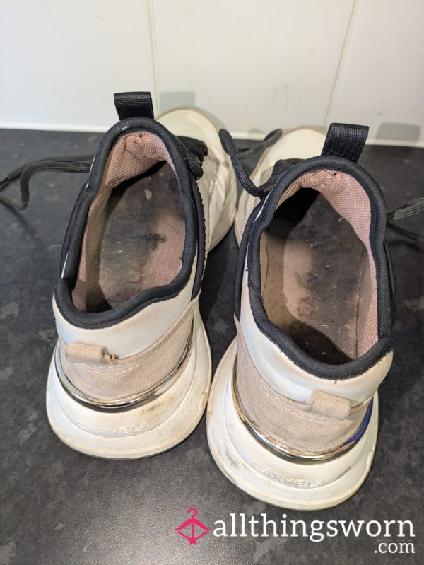 Very Well-worn Trainers/sneakers