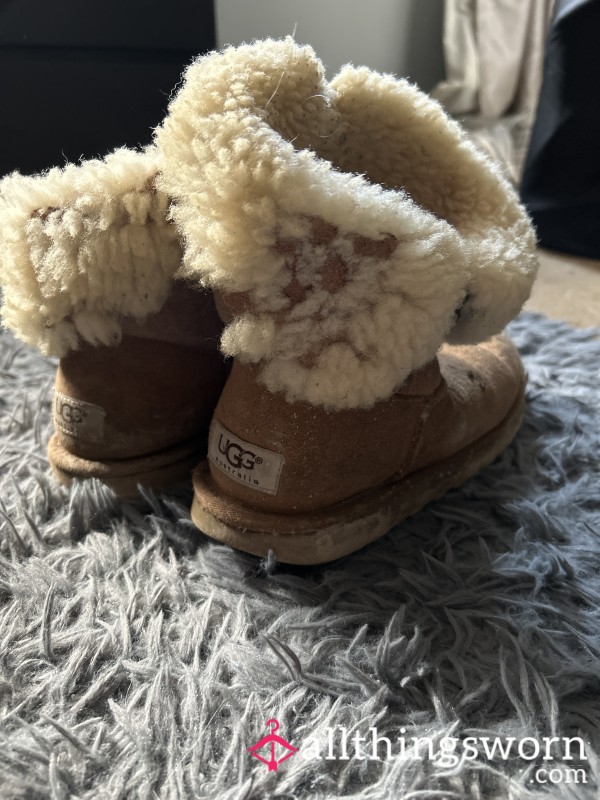 Very Well Worn Uggs