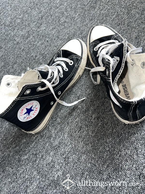 Very Well Worn Converse🖤👟