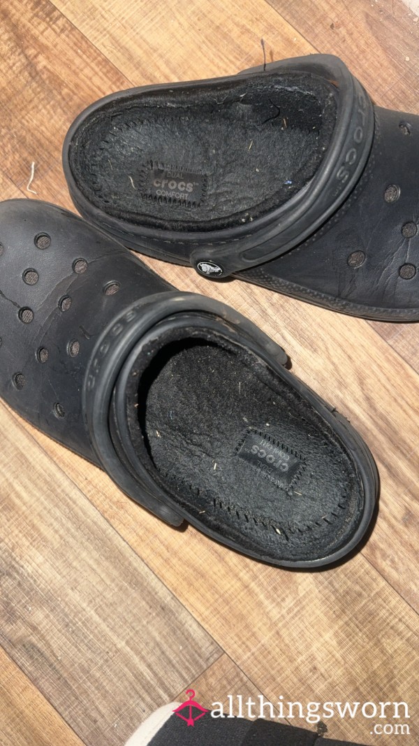 Very Worn Crocs Fur Lined