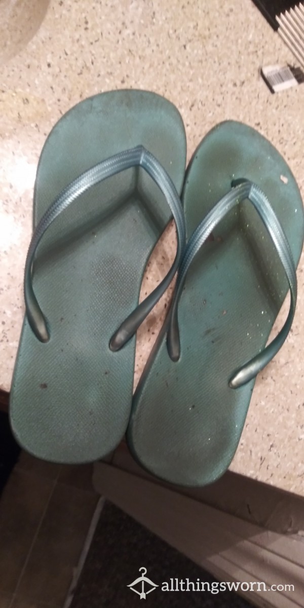 Very Worn Green Glitter Sandals