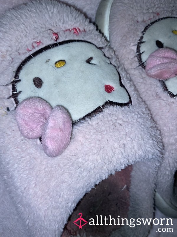 Very Worn Hello Kitty Slippers 💓💓