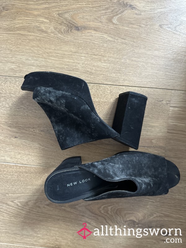 Very Worn Mouldy Chunky Black Heel