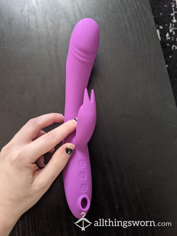 Vibrating Di**o And Clit Sucker - Comes With Masturbation Video!