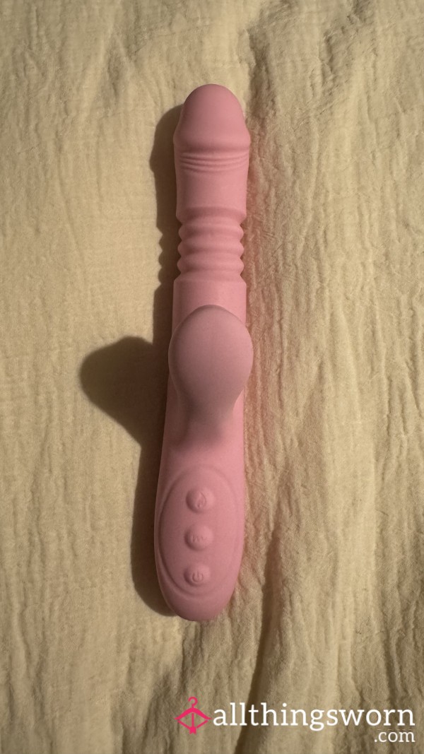 Vibrator Di**o Often Used By BBW Godess