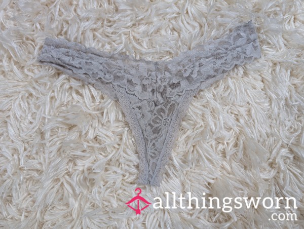 🩵Well-Worn~Victoria's Secret Lt. Blue/Grey Lace Thong, Size XS🤍