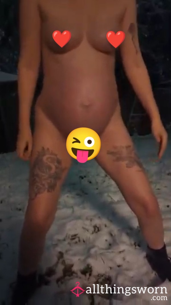 VIDEO: P**ing Naked In The Snow