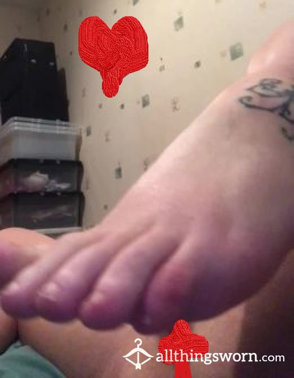 Wana Watch My Toes Curl Up Close As I Rub My Clit And Make Myself C*m?