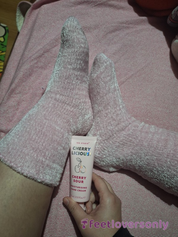 Warm Cherry-scented Feet