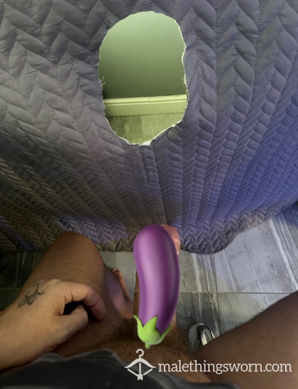 Watch Me LIVE Sucking C*ck Through Gloryhole