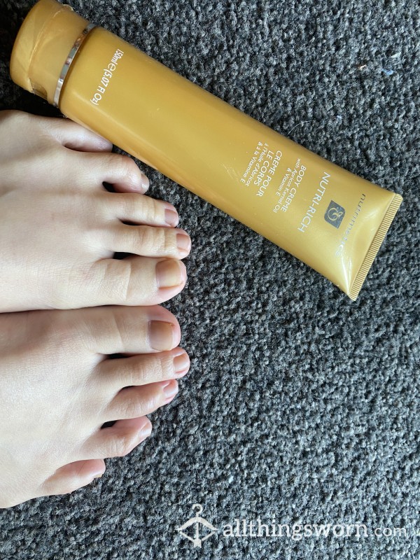 Watch Me Moisturise My Feet