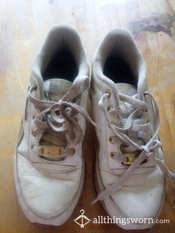 Well Loved Size 7 Women's Sneakers Reebok