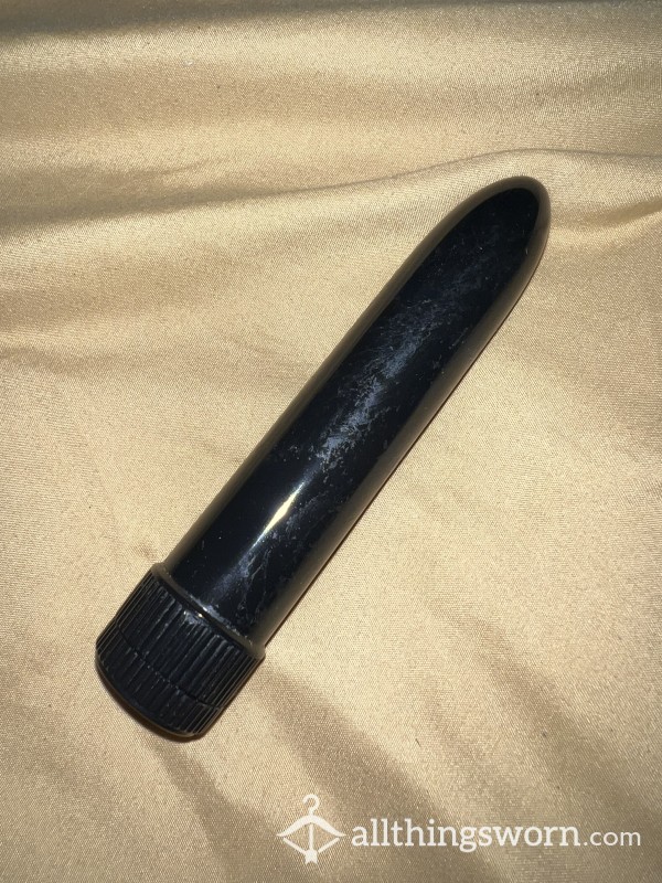 Well Loved Vibrator Di**o