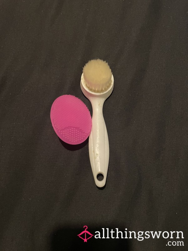 WELL USED FACE WASH BRUSH