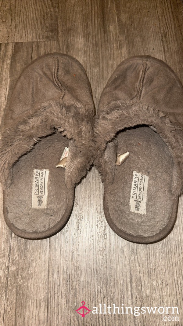 Well-used Stinky UK 7 Slippers