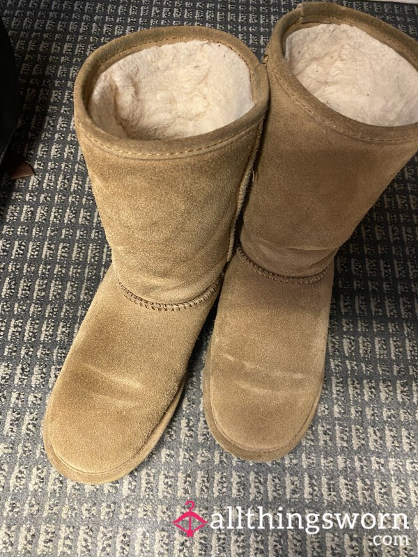 Well Worn BearPaw Size 8 Boots