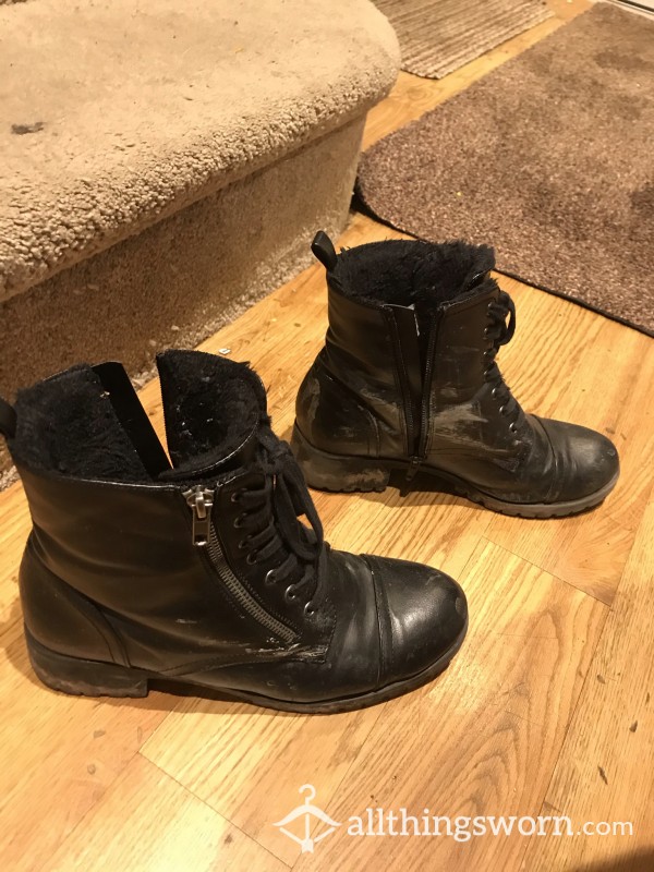 WELL Worn Black Boots