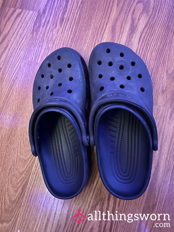 Well Worn Black Crocs 🖤