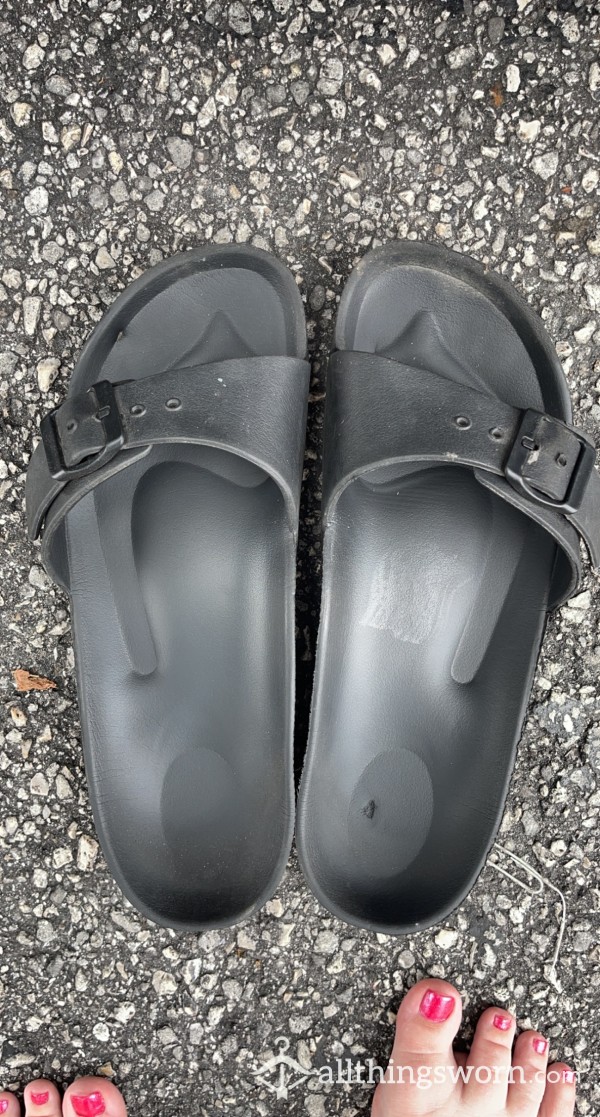 Well Worn Black Foam Slides Size 10