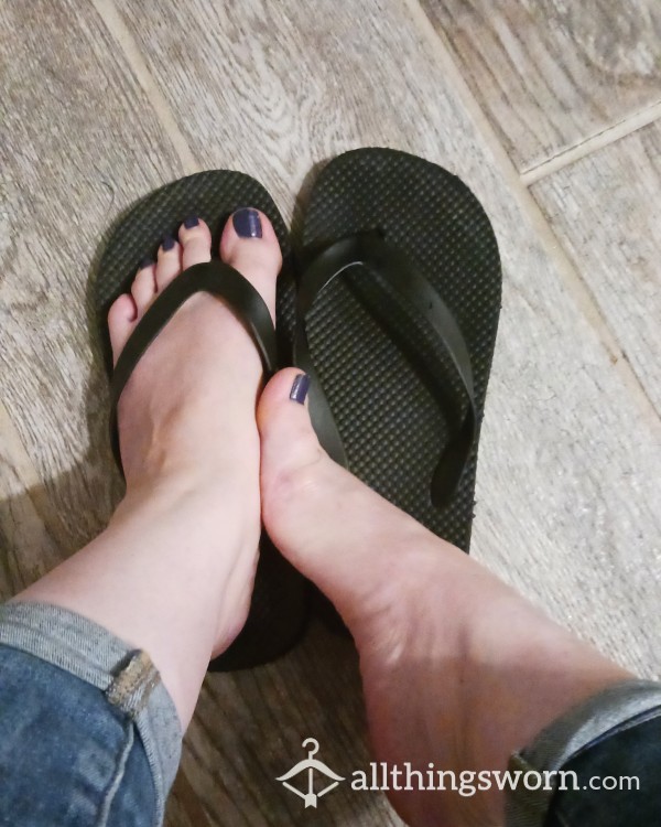 Well Worn Black Size 10 Flip Flops