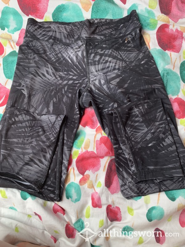 Well-worn Black Tropical Leggings