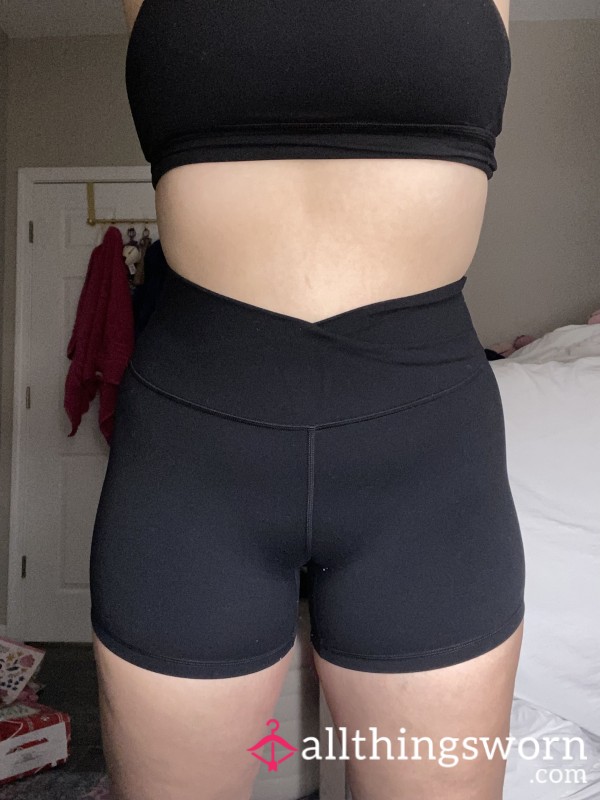 🖤 Well-Worn Black Workout Shorts 🖤