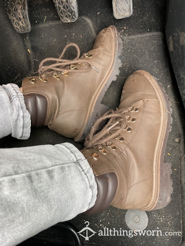 Well-Worn Brown Faux Leather Boots 🔥 (UK SIZE 5)