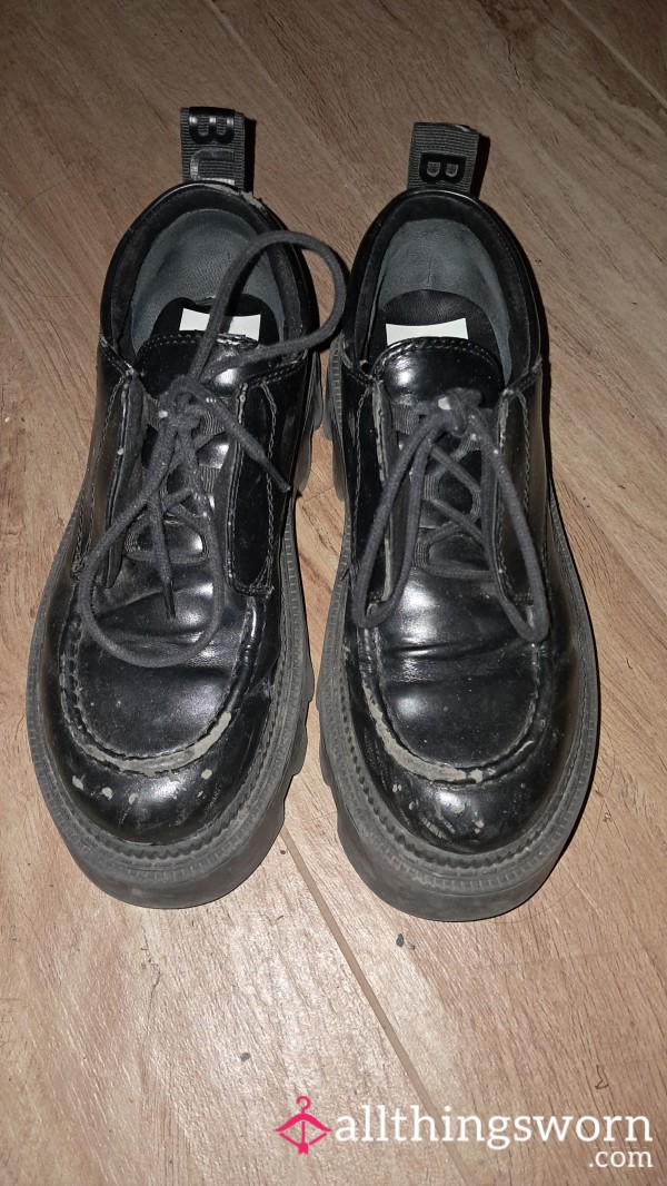 Well Worn BUFFALO LOAFERS Laceup Shoes, Black, 2 Years Old + FREE SOCKS