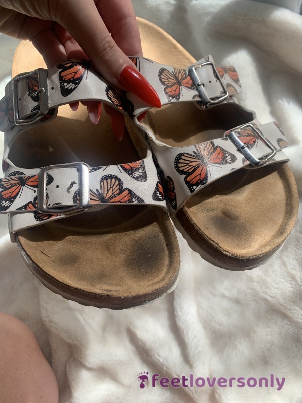 🦋Well Worn Bu*terfly Sandals