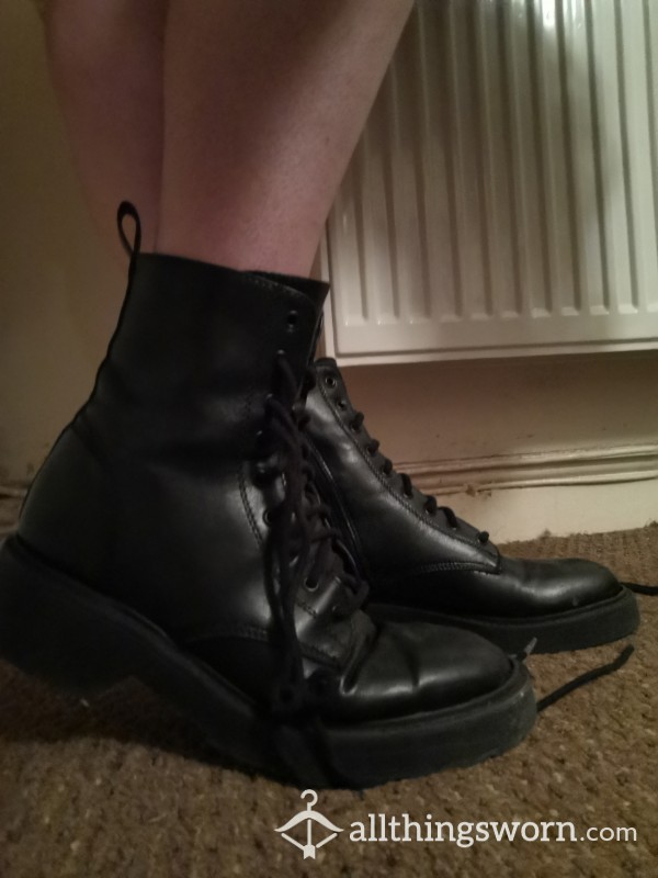 Well Worn Combat Boots UK8/9