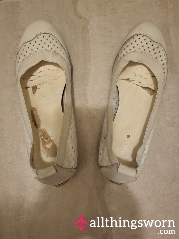 *SOLD* Well-worn Cute White Flats