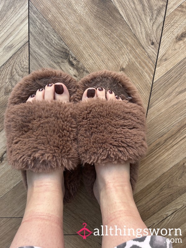 Well-worn Fluffy Flatform Slippers