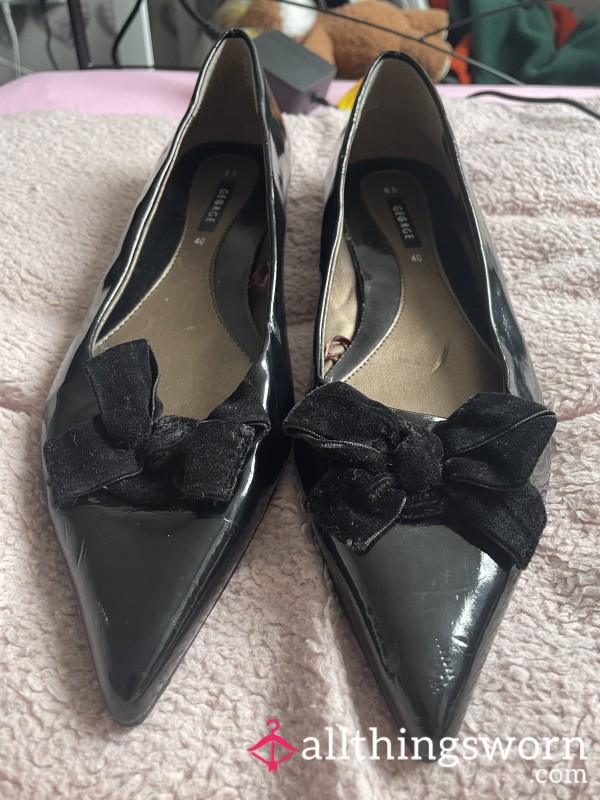 Well-worn Glossy Pointed Flats - Size 6.5