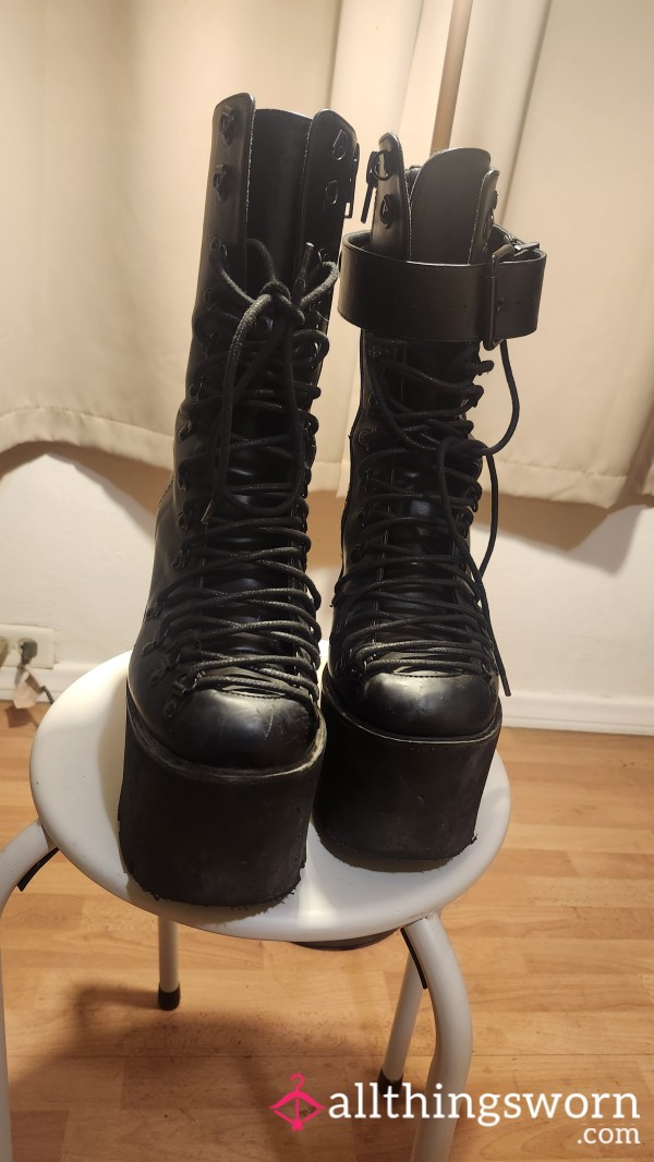 Well Worn Goth Traitor Boots Size 9