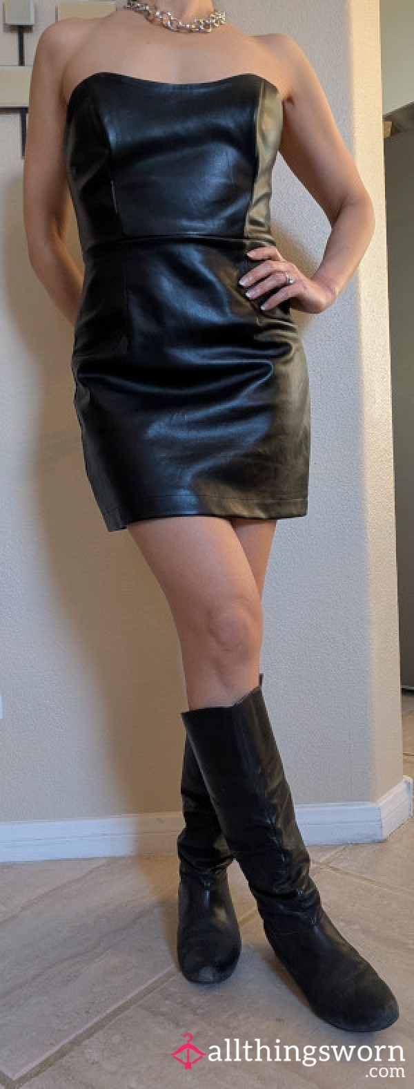 BONUS 2 Min. Cust. Vid~👢 Well-Worn Leather Black Boots, Size 4 👢