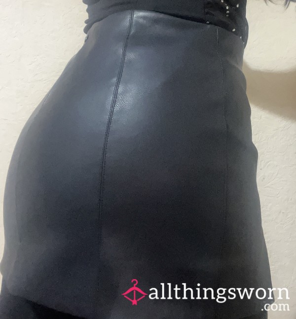 Well Worn Leather Mini Skirt 🤭🖤