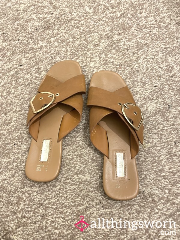 *SOLD* Well Worn Leather Strap Sandal Flat Shoes | Size 3 |