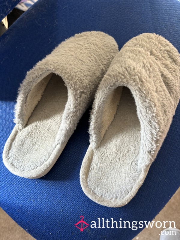 Well Worn ‘Lived In’ Very Stinky Slippers Uk 6