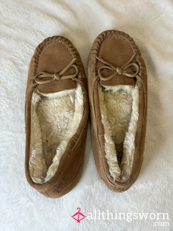 Well Worn Moccasin Slippers Size 8