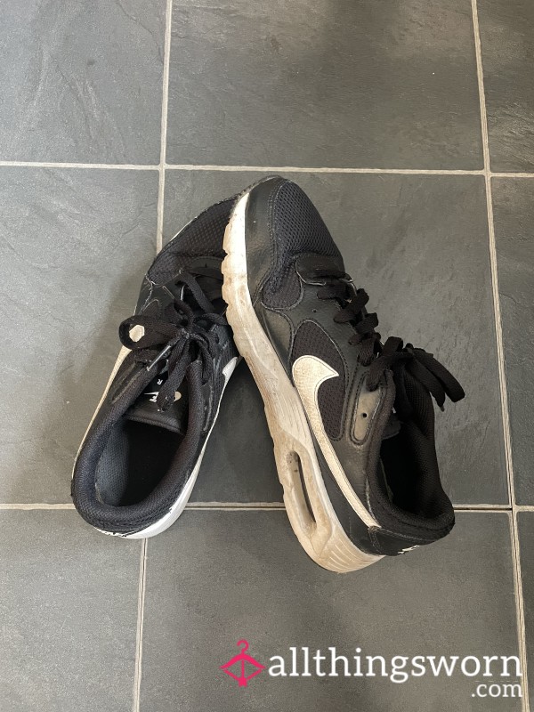 🔥 Well-Worn Nike Gym Shoes – Broken In Just For You 🔥