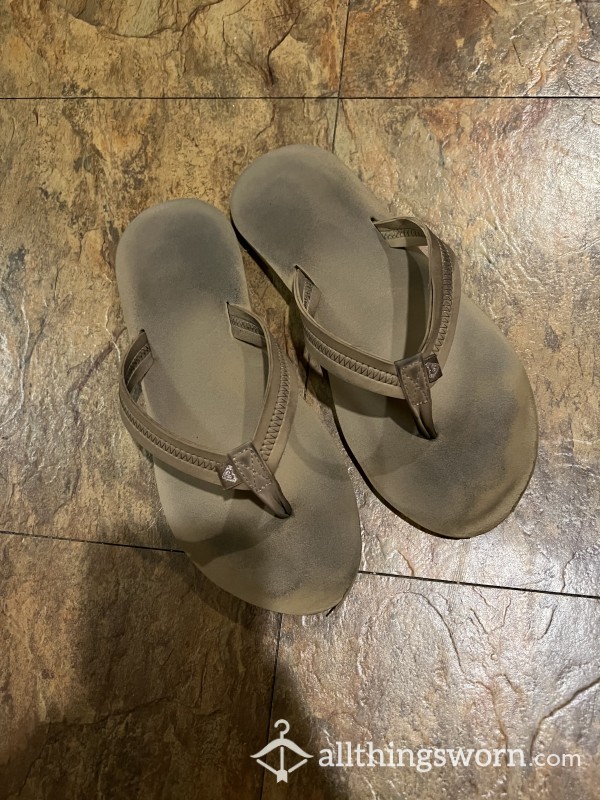 *SOLD* Well Worn Roxy Flip Flops *SOLD*