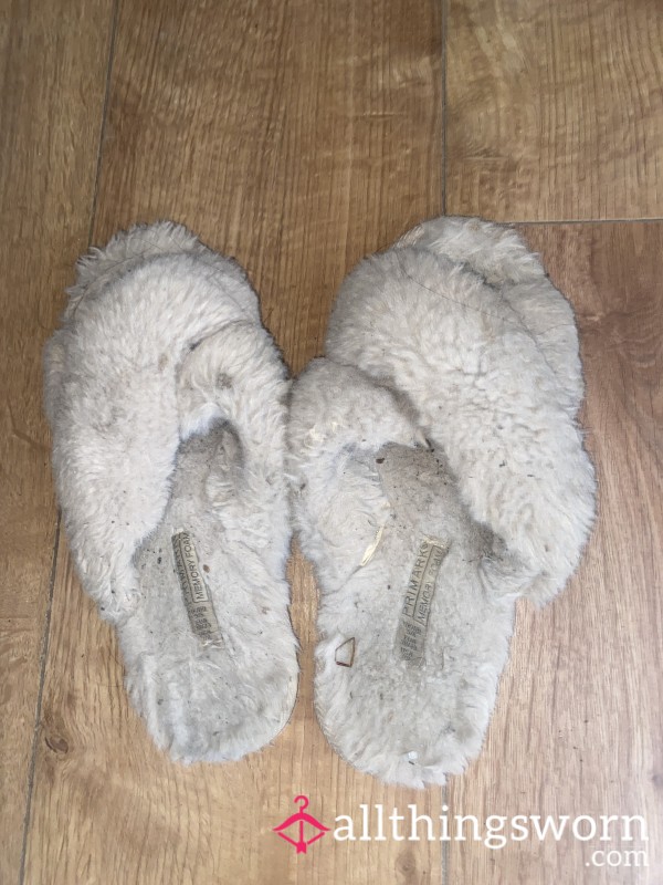 Well Worn SLIPPERS 🥿