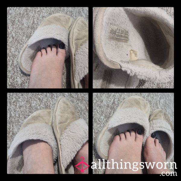 Well Worn Slippers 🥿includes P+p 🥿 Smelly!!! Over A Year On My Feet.