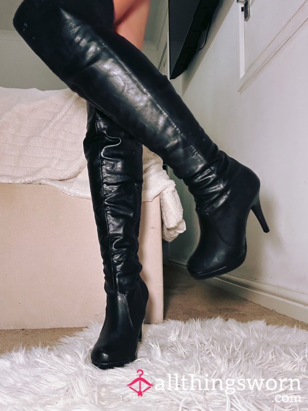 WELL WORN KNEE HIGH HEELED BOOTS 🤪