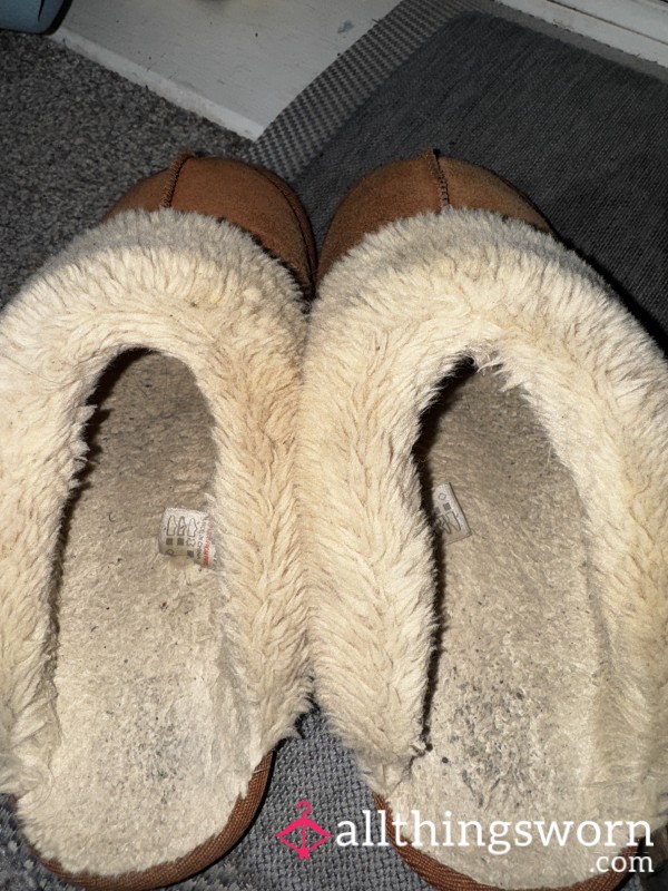 🥿 Well-Worn Suede & Wool Slippers – Cozy, Filthy & Ready For You 🥿