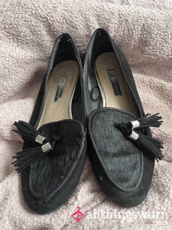 Well-worn Ta**el Flats - Size 4