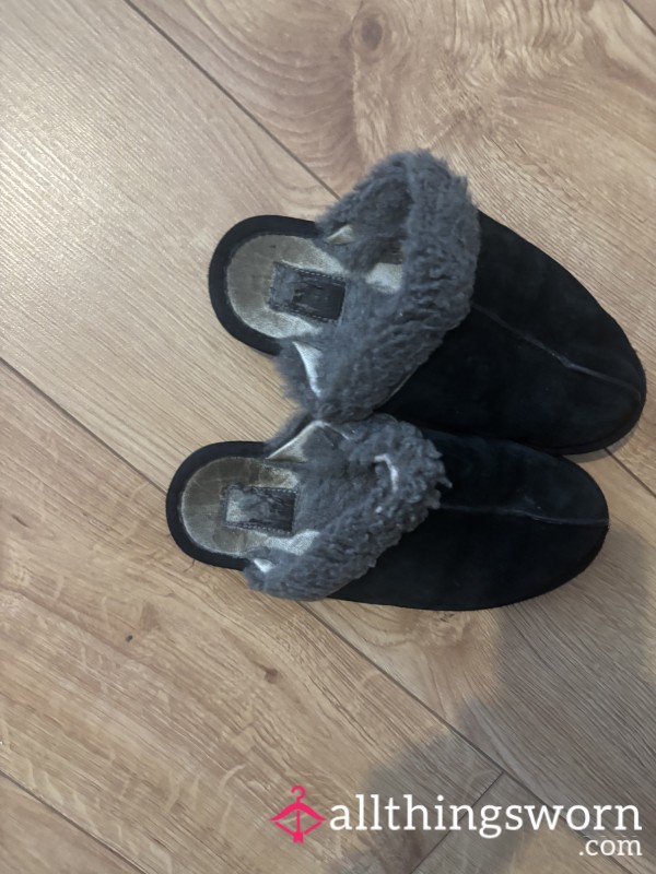 Well Worn Ugg Slippers Size 3