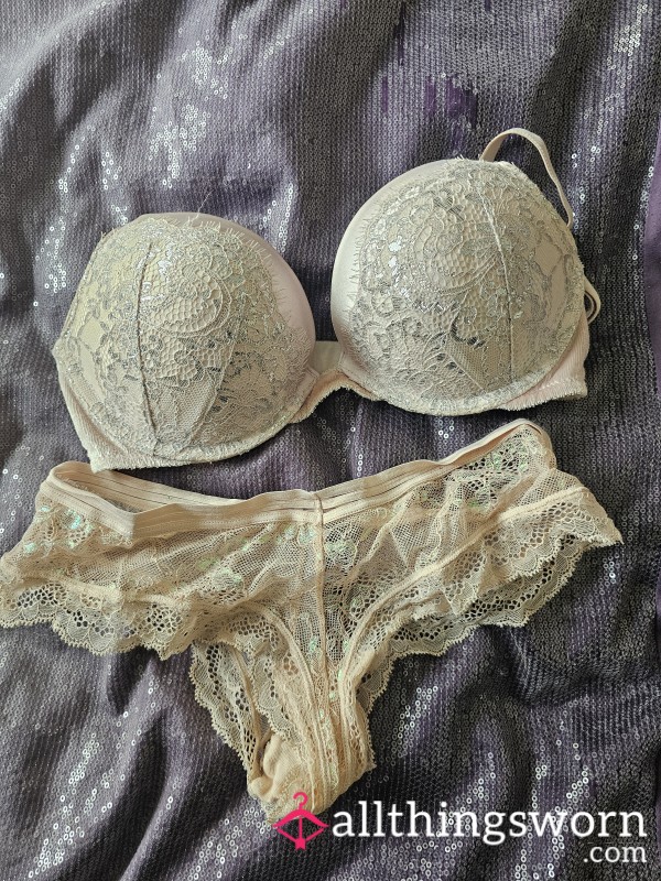 Well Worn Victoria Secrets Glittery Lace Lingerie Set 32C Small