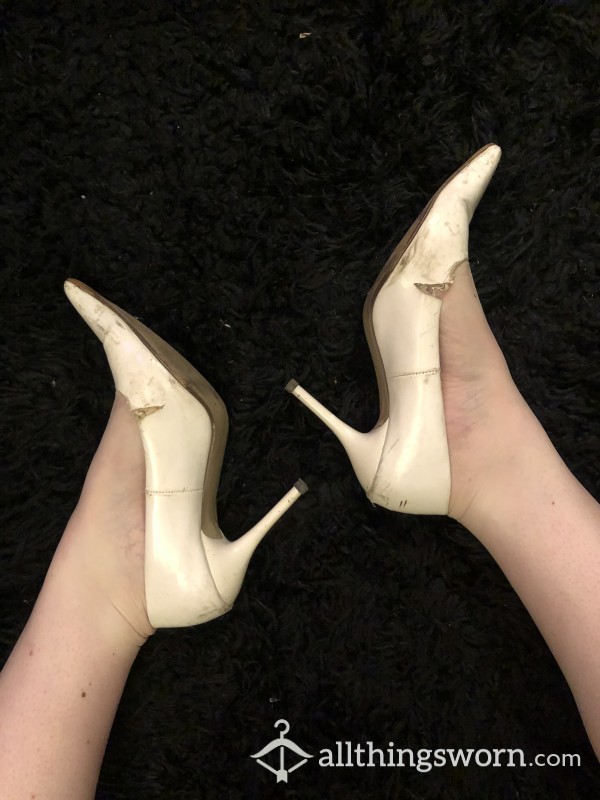 Well-Worn White Patent Point Heel US 9