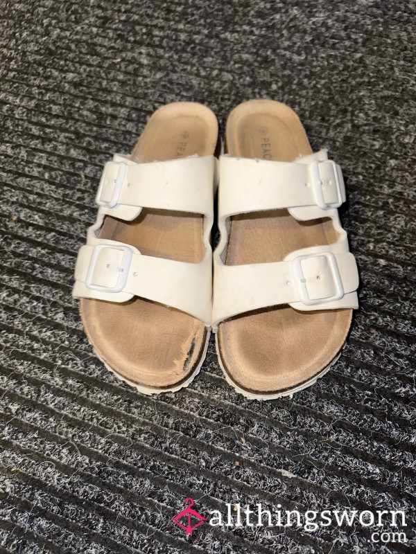 Well Worn White Sandals Size 3uk!!